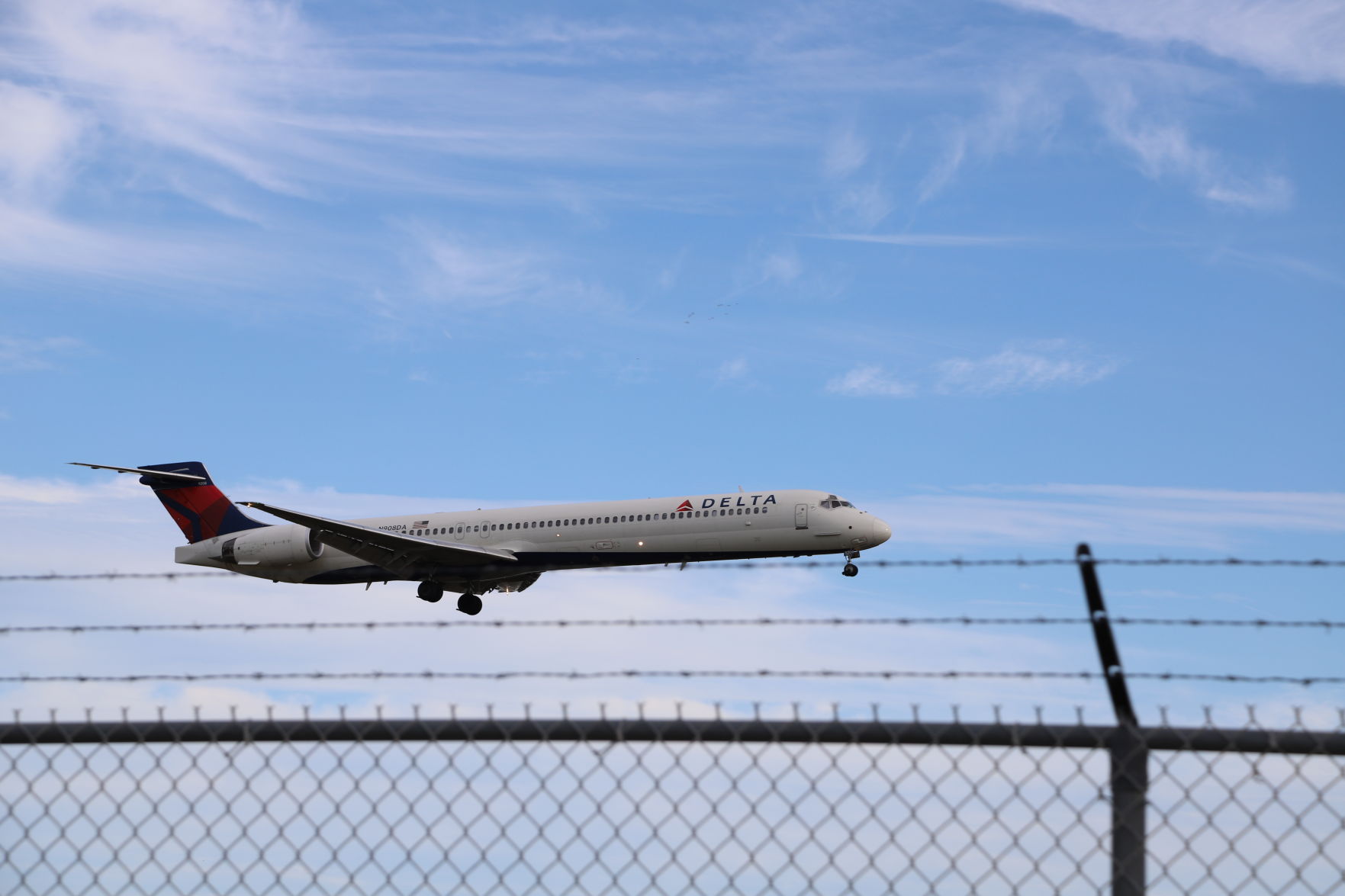 Delta Airlines and United Airlines extend window to use flight tickets amid COVID-19